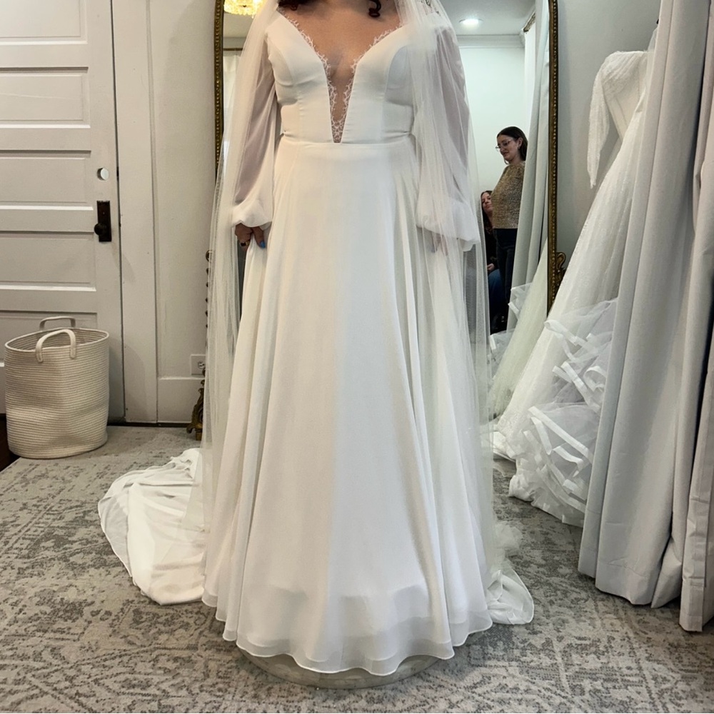 Madi Lane - Elegant White Long Sleeve Dress